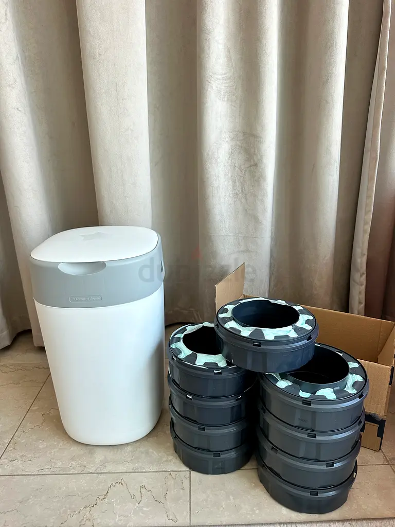 TOMMEE TIPPEE Diaper bin and 9 refills
