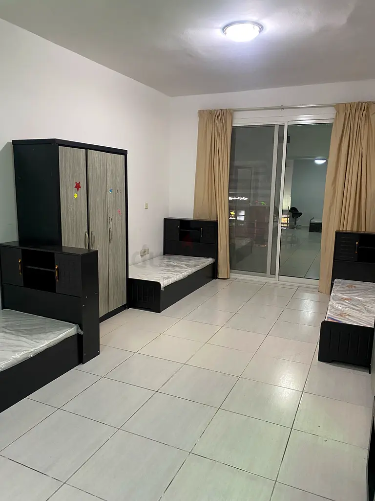 Apartment Executive Bedspace Available in Sharaf DG Metro Station