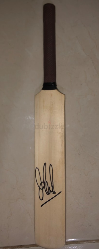 Ms dhoni autographed miniature bat | dubizzle