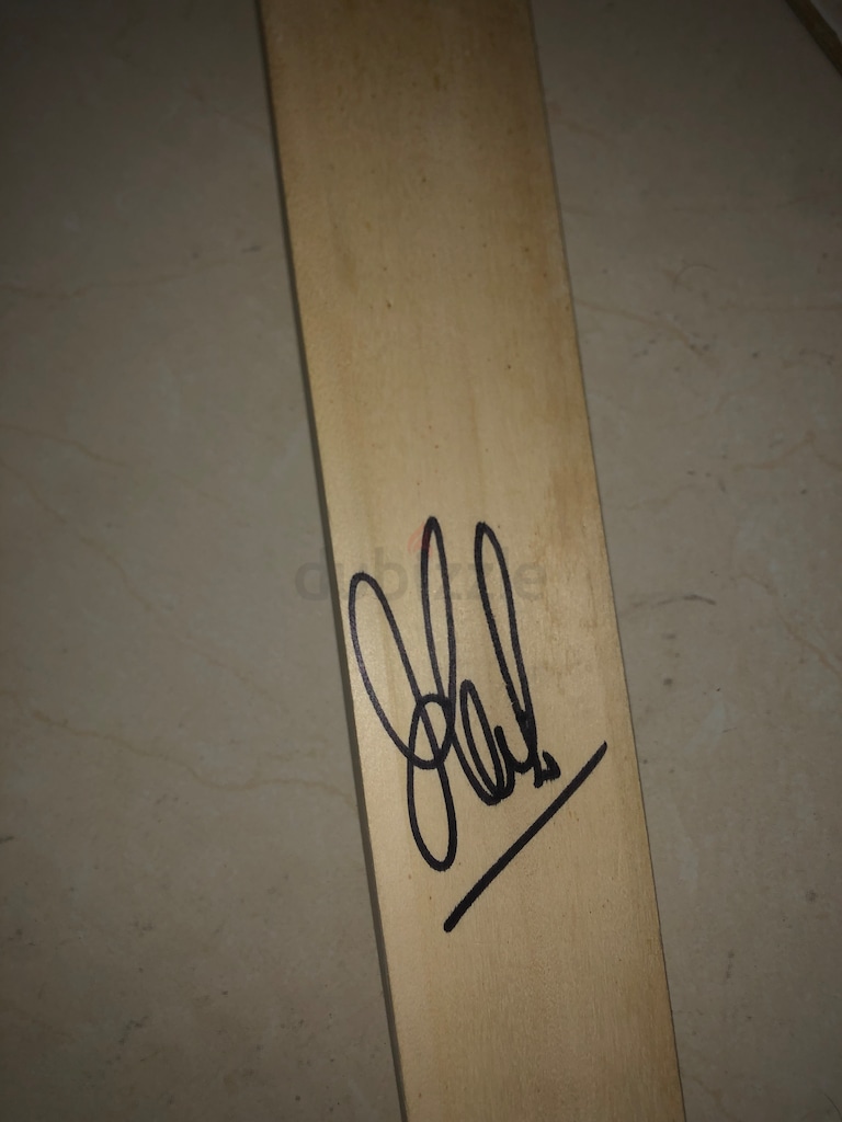 Ms dhoni autographed miniature bat | dubizzle