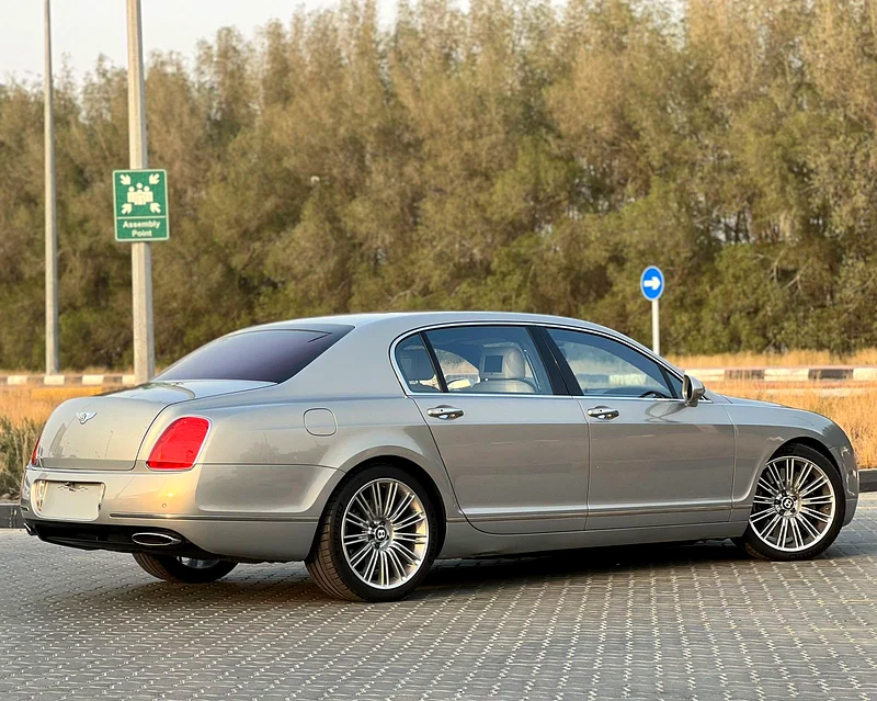BENTLRY CONTINENTAL FLYING SPUR SPEED 2013 GCC VERY LOW MILEAGE63154166474243114
