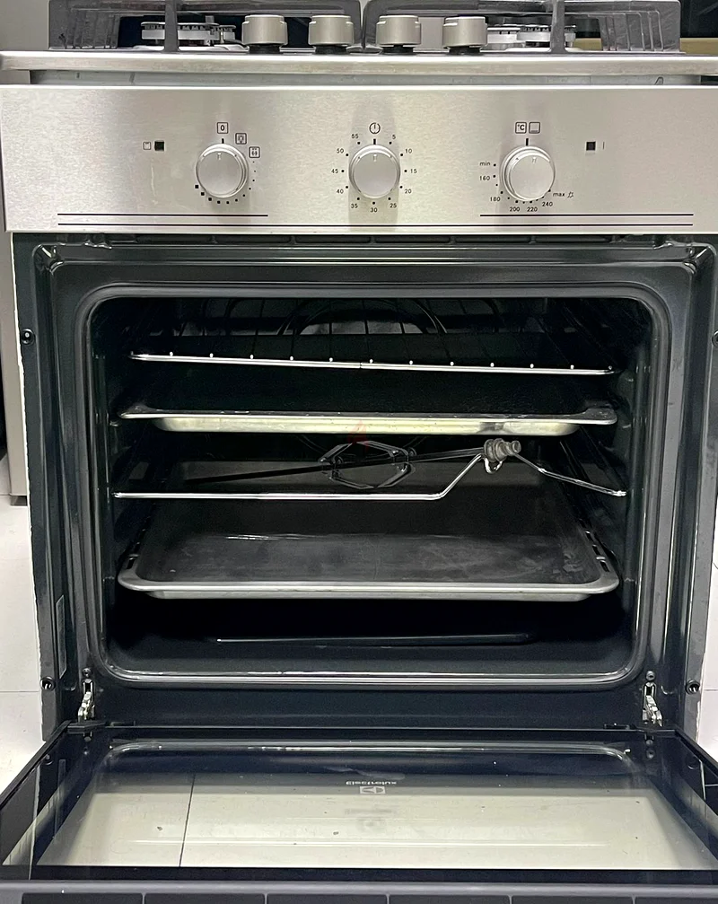 Electrolux Built in oven. Oven down Gass top Electric And stove is Gass
