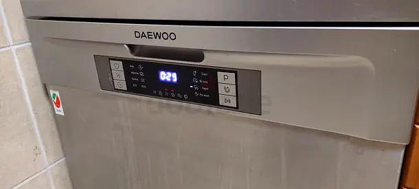Deawoo Dishwasher 3 Rack neat and clean