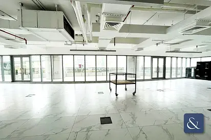 Fitted Unit | Large Terrace | 3 Parking