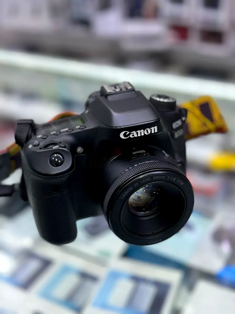 Camera Canon 80D with 50mm lens