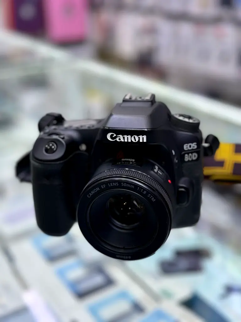 Camera Canon 80D with 50mm lens