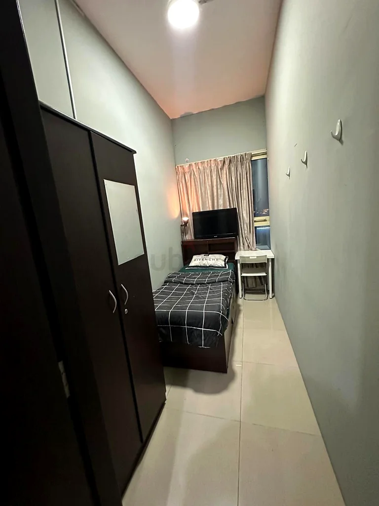 Apartment Luxury Furnished Private room partition for single Males