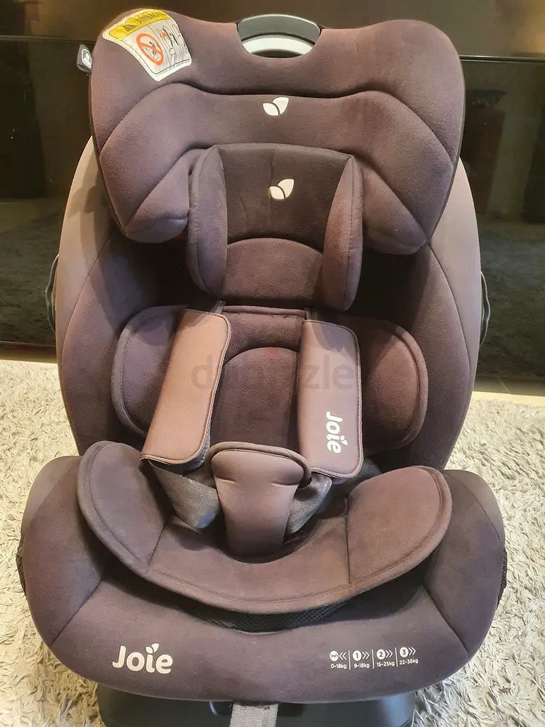 Joie baby car seat with new born insert. Suitable from 0 to 36kg