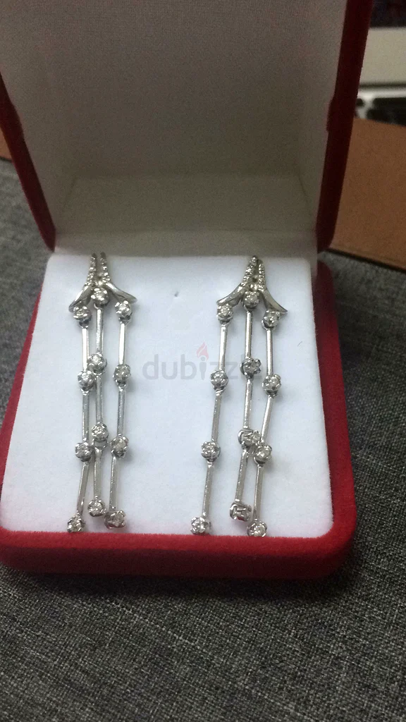 حلية أذن شمعية من الماس عيار 18 قيراط63232647316611110