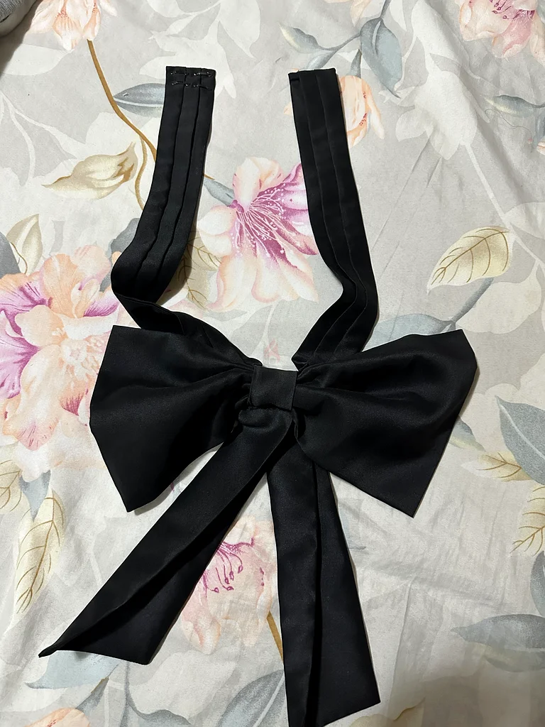 BOW belt brand new never worn63239074786946111