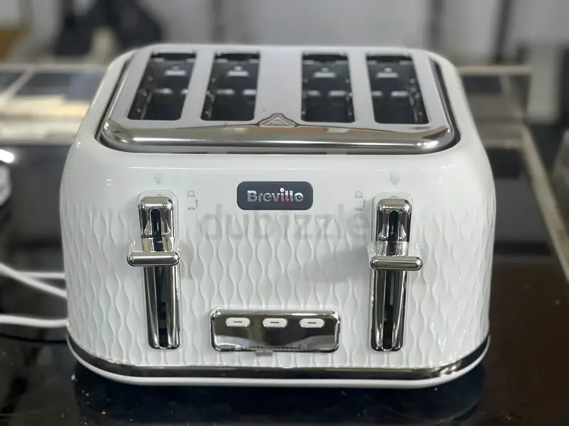Breville. Curve Collection White gloss 4 slice toaster. Imported from uk