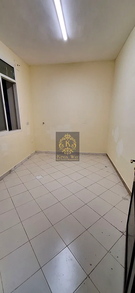 Villa Available room for rent in baniyas east 7 opposite global