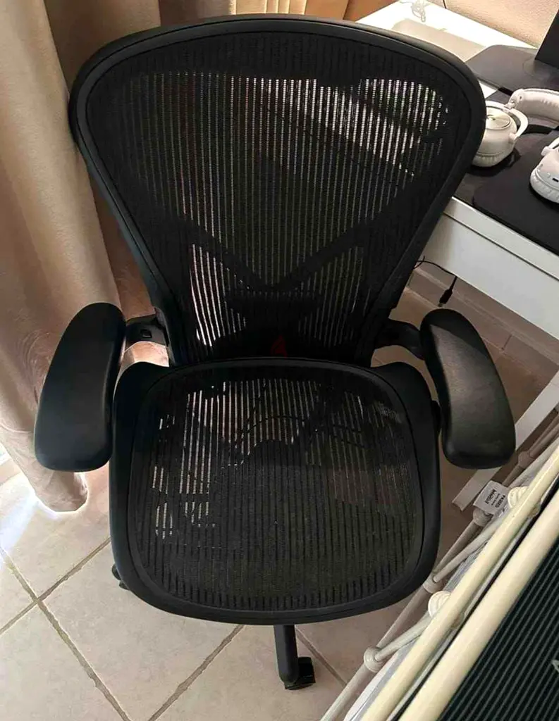 Herman Miller Aeron Office chair For back pain and Adjustable Arms B