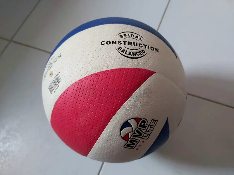 كرة طائرة ميكا سا إم في بي لايت63246747497987110