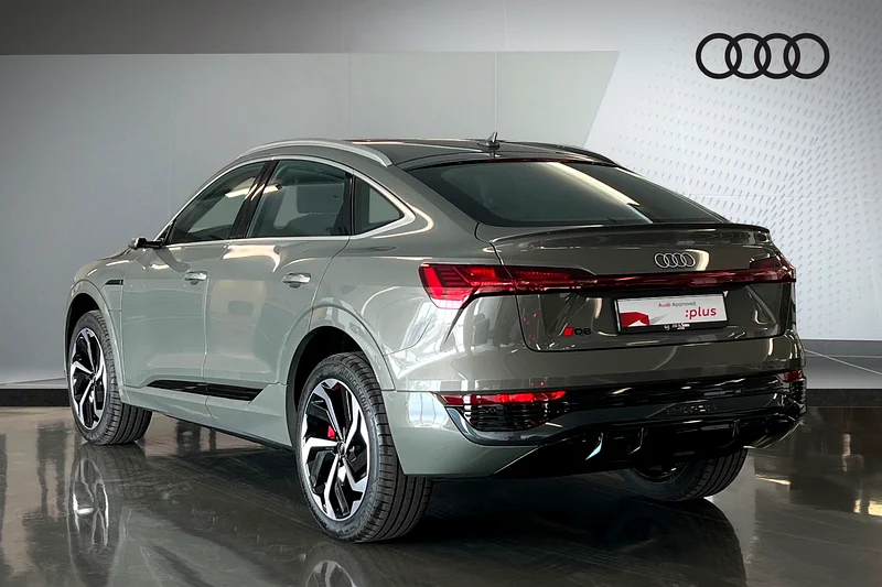 Q8 سبورت باك S لاين 55 إي ترون كوات 408 حصان بروغريس (رقم المرجع AAP6834)63155551139201111