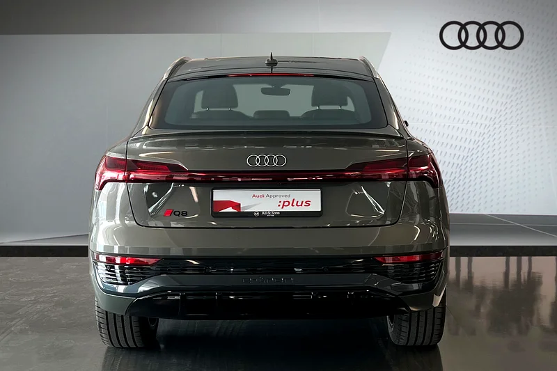 Q8 سبورت باك S لاين 55 إي ترون كوات 408 حصان بروغريس (رقم المرجع AAP6834)63155551139201114