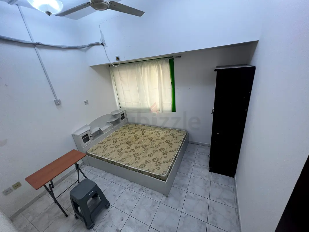 Apartment EXECUTIVE WORKING COUPLE ROOM AVAILABLE IN KARMA ADCB METRO