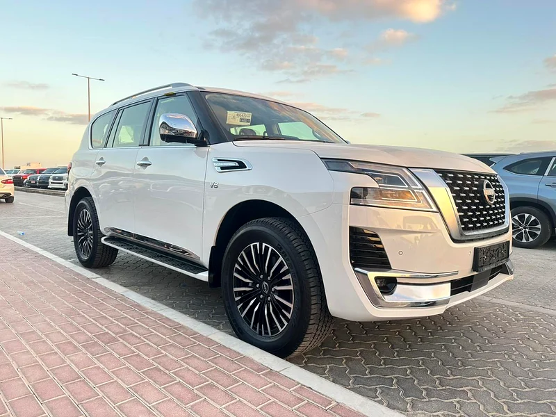 Nissan Patrol Platinum LE V8 2024 model, zero kilometers / dealer warranty63156991222529112
