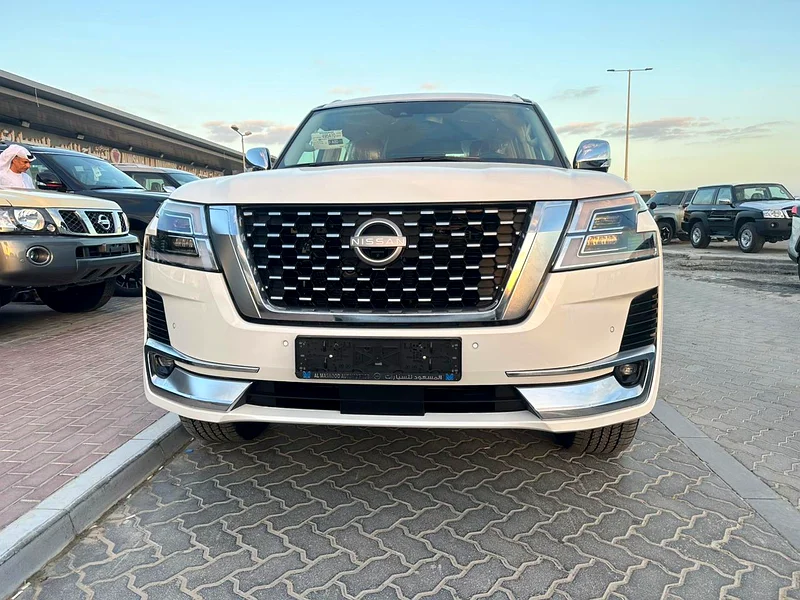 Nissan Patrol Platinum LE V8 2024 model, zero kilometers / dealer warranty63156991222529111