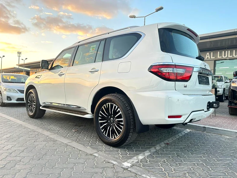 Nissan Patrol Platinum LE V8 2024 model, zero kilometers / dealer warranty63156991222529113