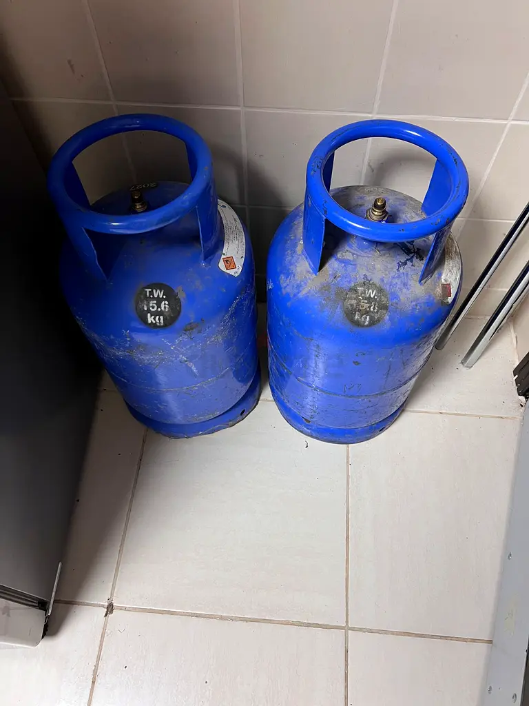 Adnoc Gas Cylinder x2 with regulator and hose