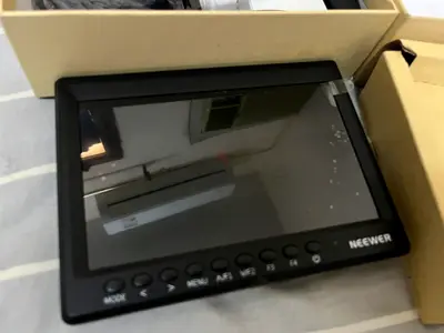 Neewer Monitor F100