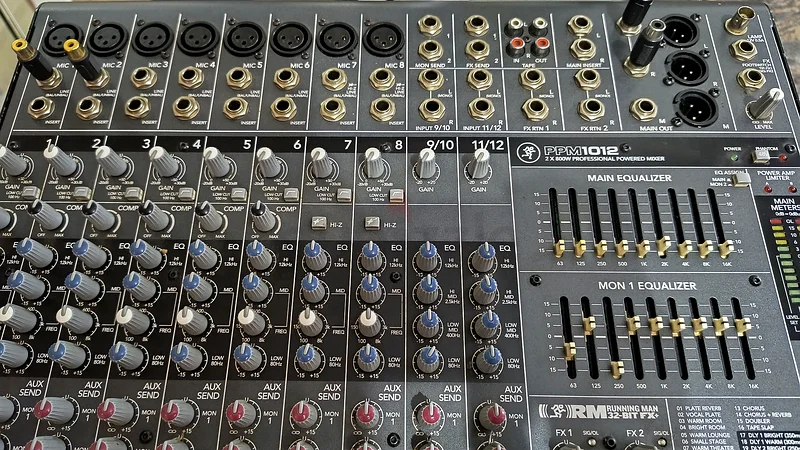 Mackie 12 Channel Mixer63233645648897112