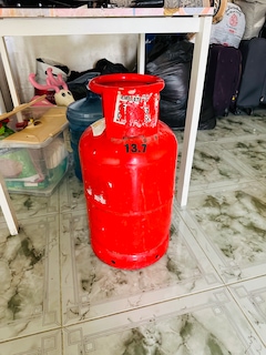 Dubai Gas Cylinder With 50%gas And Regulator With Pipe 