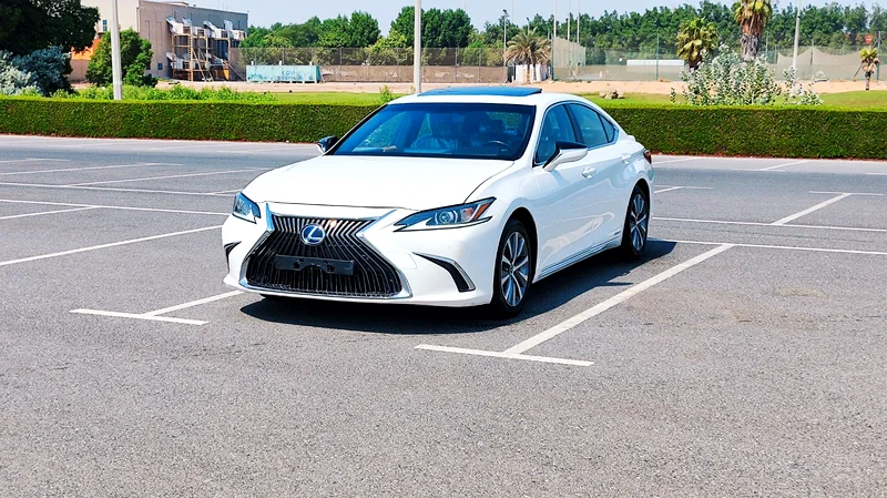 LEXUS ES300H 2020 GCC FULL OPTION ORGINAL PAINT HAVE SUNROOF CROSS CONTROL  LETHER SITES VERY CLEAN63169917938690113