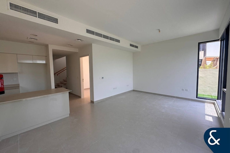 Villa: Vacant | Corner Unit | Single Row | Balcony | dubizzle Dubai