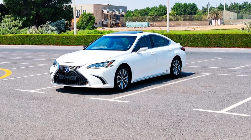 LEXUS ES300H 2020 GCC FULL OPTION ORGINAL PAINT HAVE SUNROOF CROSS CONTROL  LETHER SITES VERY CLEAN63169917938690114