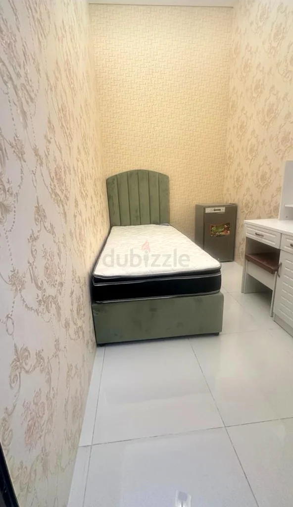 Apartment Partition Room available for ladies in Sheikh Zayed Road