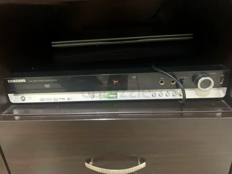 Tv Samsung 42”with sound home system DVD