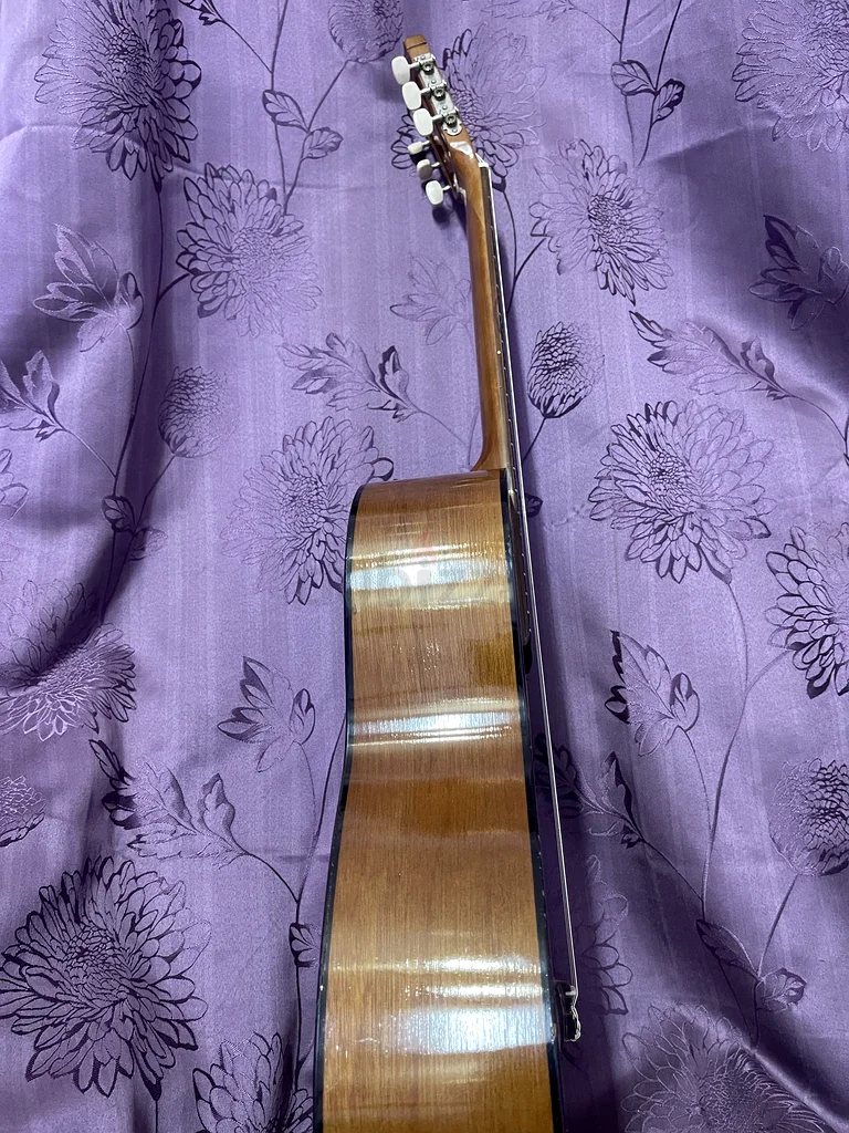 yamaha c40 available perfect condition delivery available in UAE63208864549377112