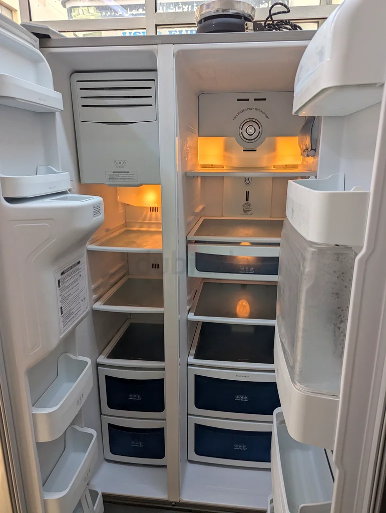 Daewoo dubbel door Fridge with ice maker mini bar