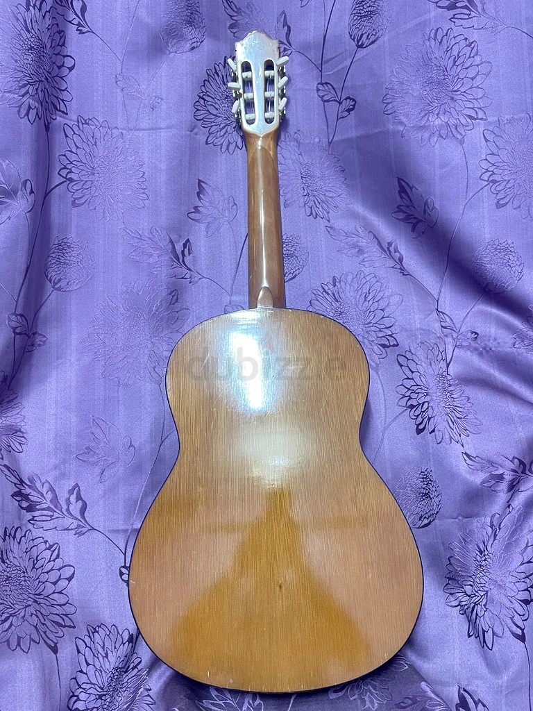 yamaha c40 available perfect condition delivery available in UAE63208864549377111