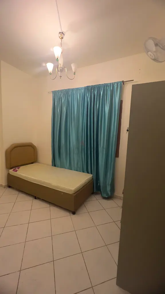 Apartment FULLY CLOSED ROOM PARTITION FOR EXECUTIVE FEMALE/MALE OR