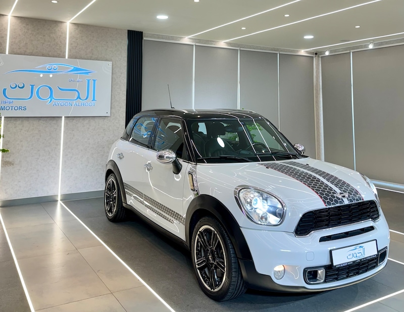 Lovely White Mini Countryman Cooper S 