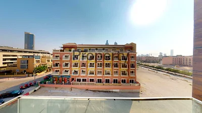 Tenanted | Convenient Studio | Kitchen-equipped