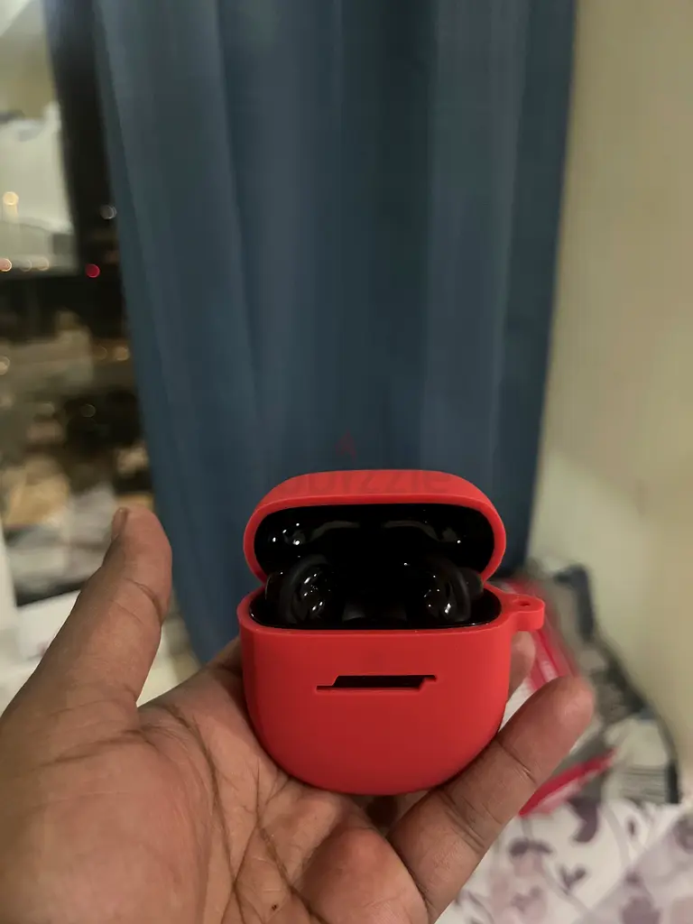 BOSE QUIET COMFORT 2 earbuds for sale or exchange only with apple