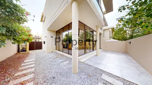 Vacant 3br + Maids | Spacious Backyard | Corner Unit