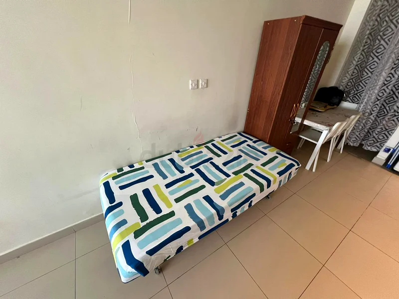 Apartment Bed space for Executive bachelor in spacious studio