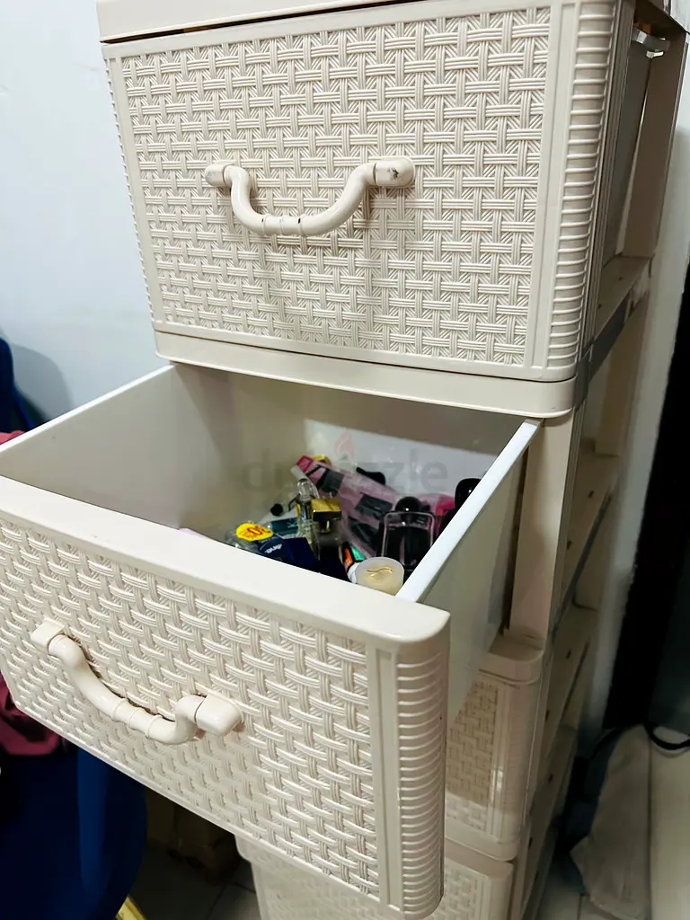 Book shelf or Toy Shelf 5 big drawers