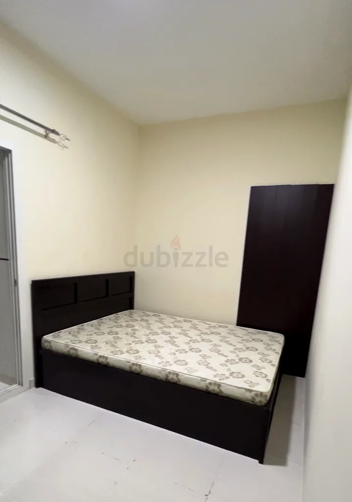 Apartment Big partition room available baniyas metro opside Dubai