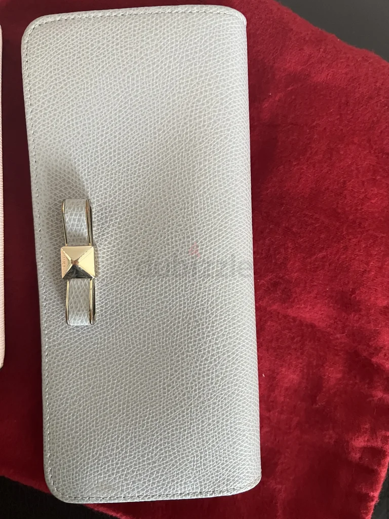 محافظ فورلا شبه جديدة62931671043330112