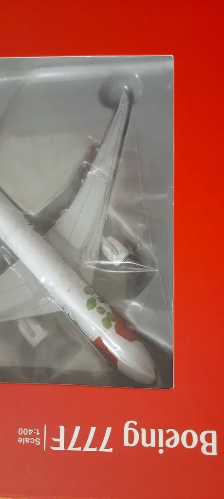 New model of Emirates airplane boeing 777F with roses metal63208385562113112