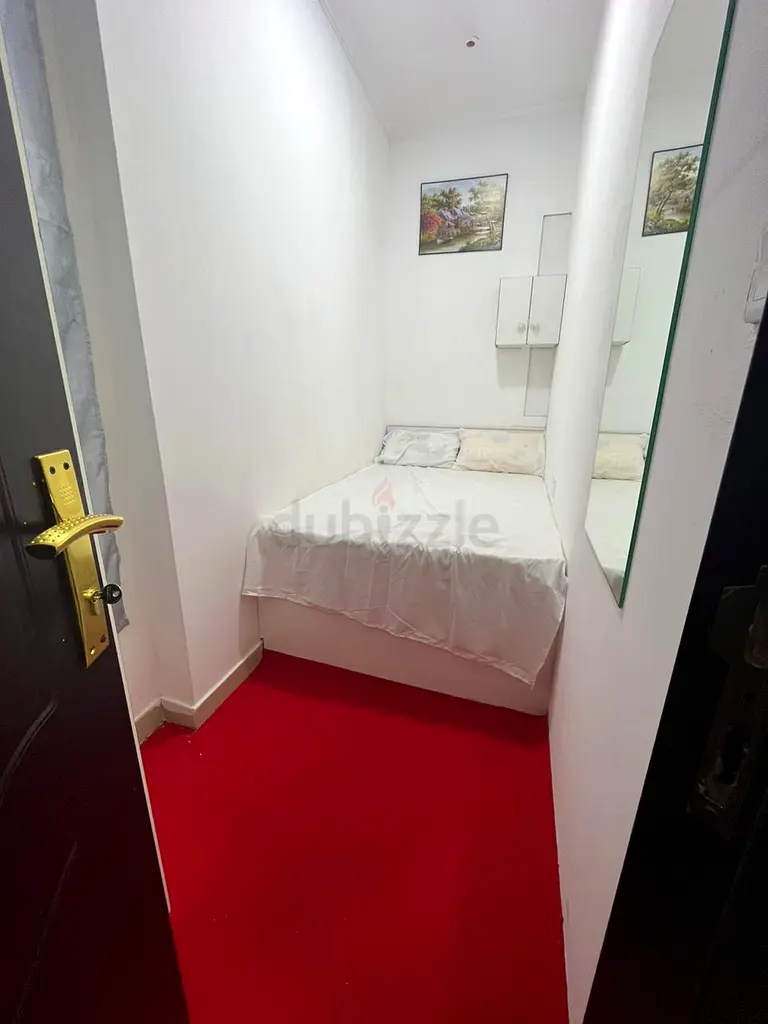 Apartment SUPER CLEAN PARTITION AVAILABLE IN MARINA NEAR DMCC METRO, CLOSE TO BLUE WATERS, AIN