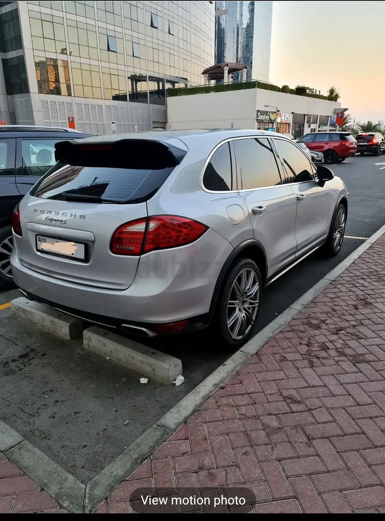 porsche cayenne 2011 Gcc , in good condition but engine is not working