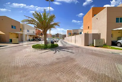 Well Maintained Villa | With Rent Refund | Single Row