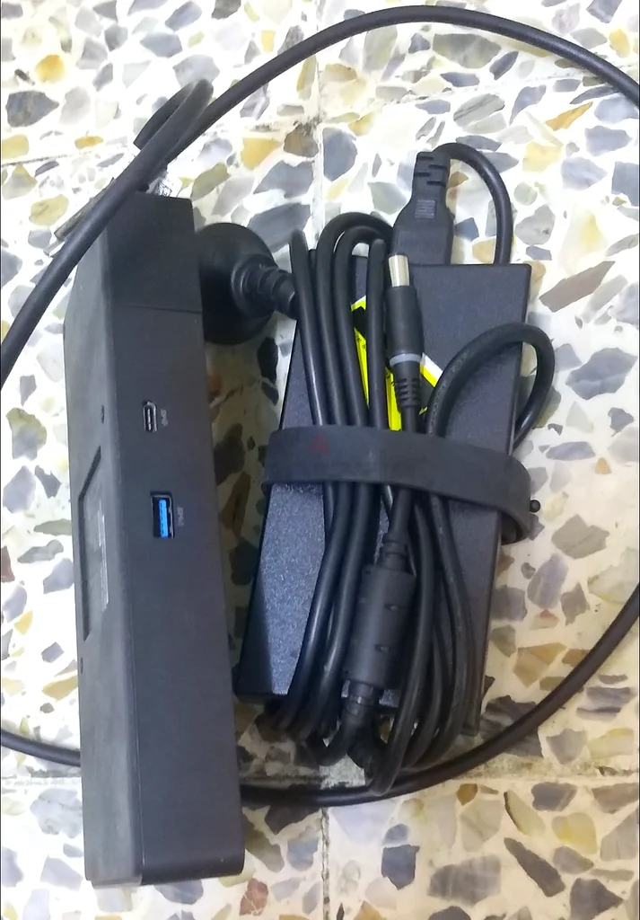 محطة إرساء ديل (WD19S)، منفذان من نوع C، منفذان عرض رقمي، منفذ HDMI واحد، أربع منافذ USB مع الشاحن الأصلي63257118165377112